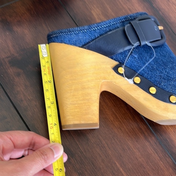 VERONICA BEARD Dacey Blue Denim Buckle Clogs size 7 New - Picture 10 of 12